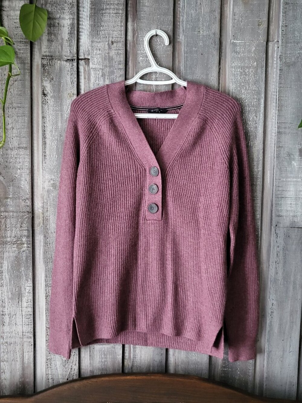 Ribbed Mauve Plum Henley V Neck Pullover Sweater Small
